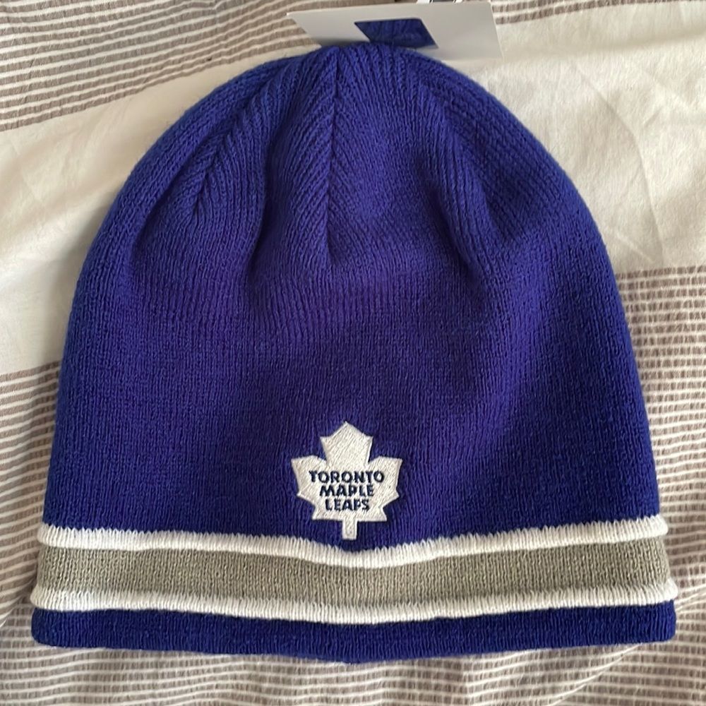 NWT NHL Toronto Maple Leafs winter hat blue and gray with logo on front
